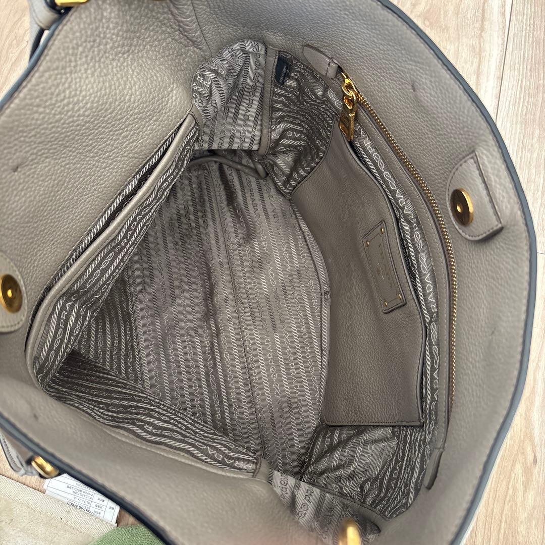 PRADA グレー レザートートバッグ