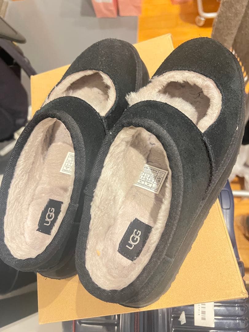 UGG ブラック スリッポン ムートンブーツ