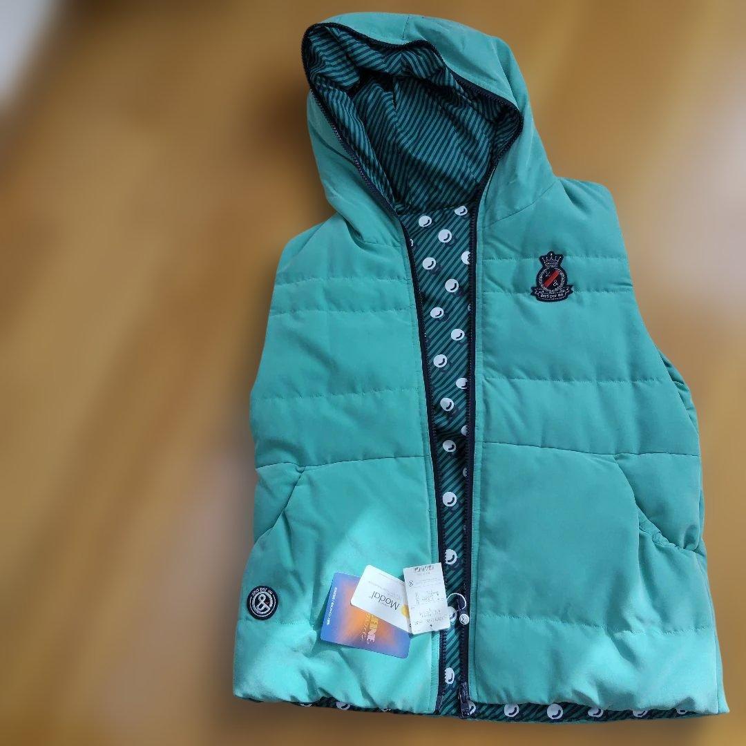 アンパスィリバーシブルフード付きダウンベスト