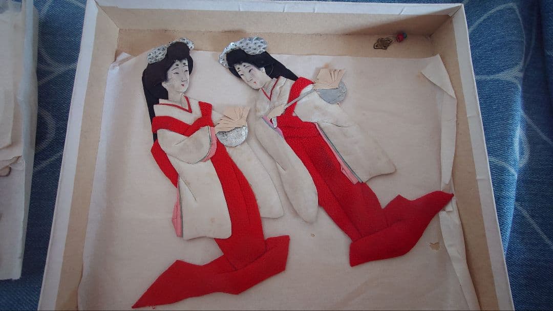 「押し絵雛の掛軸」内裏雛と三人官女と五人囃子