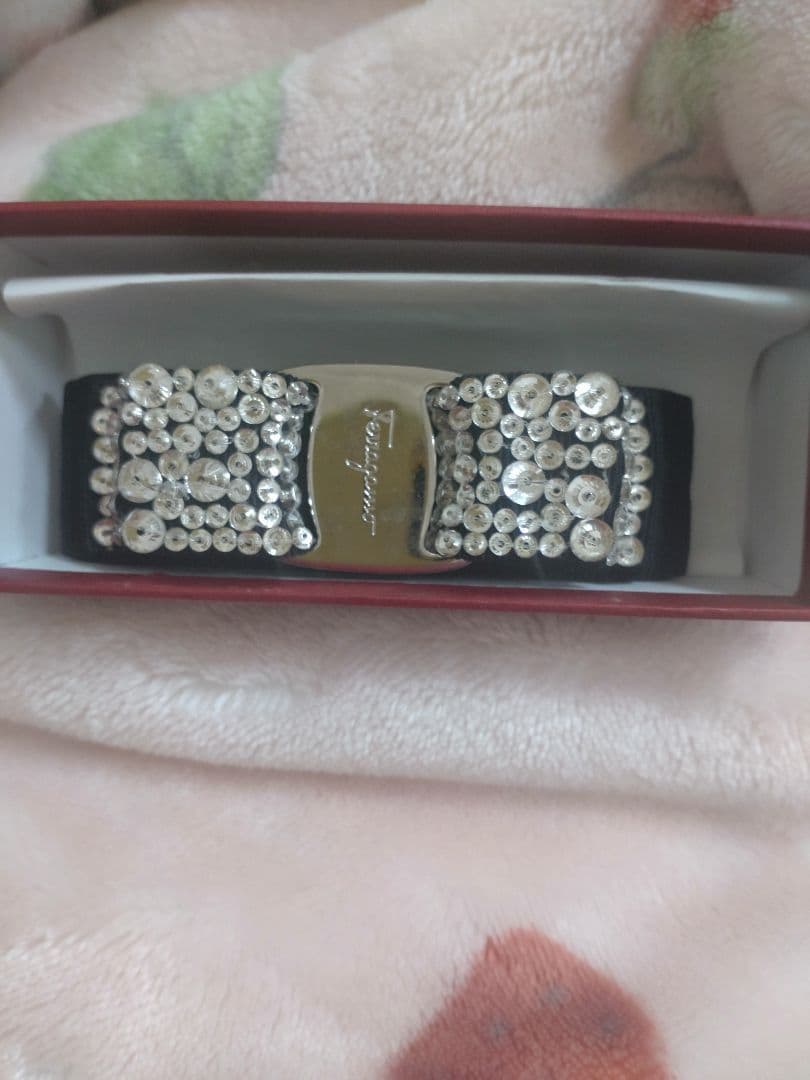 ビジュー付きブラックヘアバンド