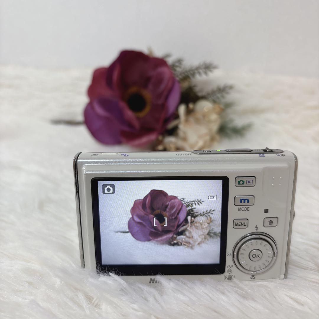 【美品】 Nikon COOLPIX S8 ホワイト 付属品多数 動作OK