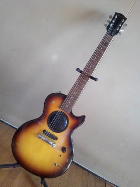 ◎激渋！激珍！ギブソンレスポールそっくりミニエレキギター・高級ソフトケース付き！