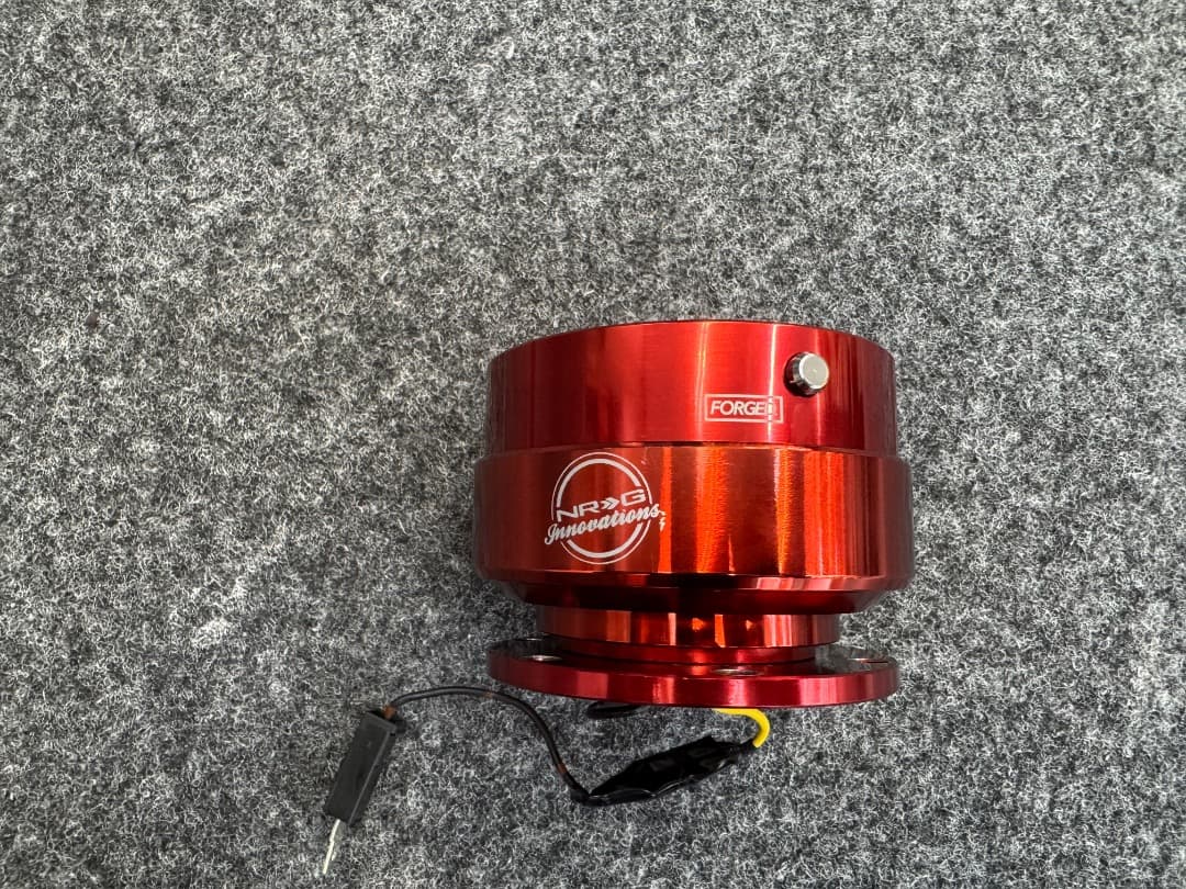 NRG クイックリリース レッド