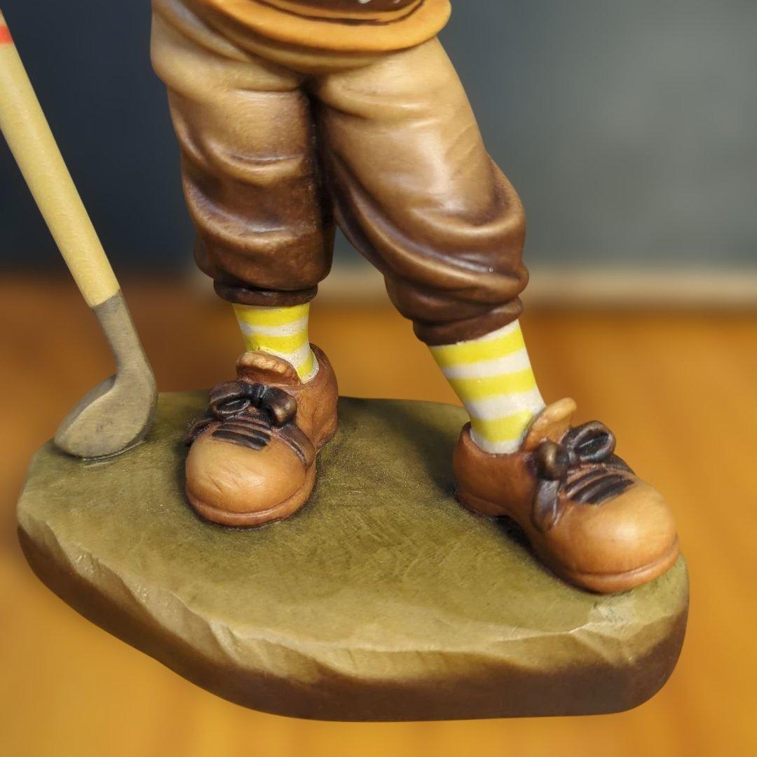 イタリア　アンリ社　木彫りの人形 ゴルフ少年　という作品