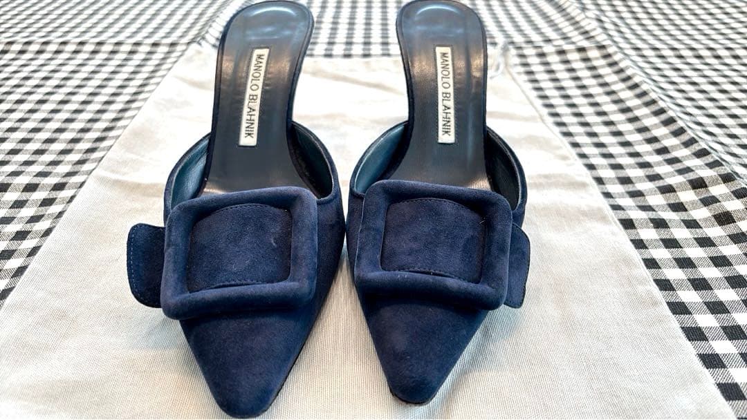 マノロブラニク　7㎝ミュール35.5ネイビー