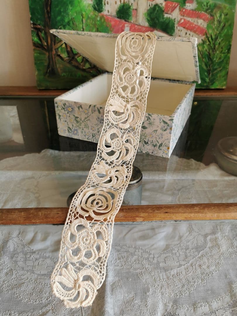 アンティーク アイリッシュクロシェレース 草原の花 多層手編みランナー 付け襟