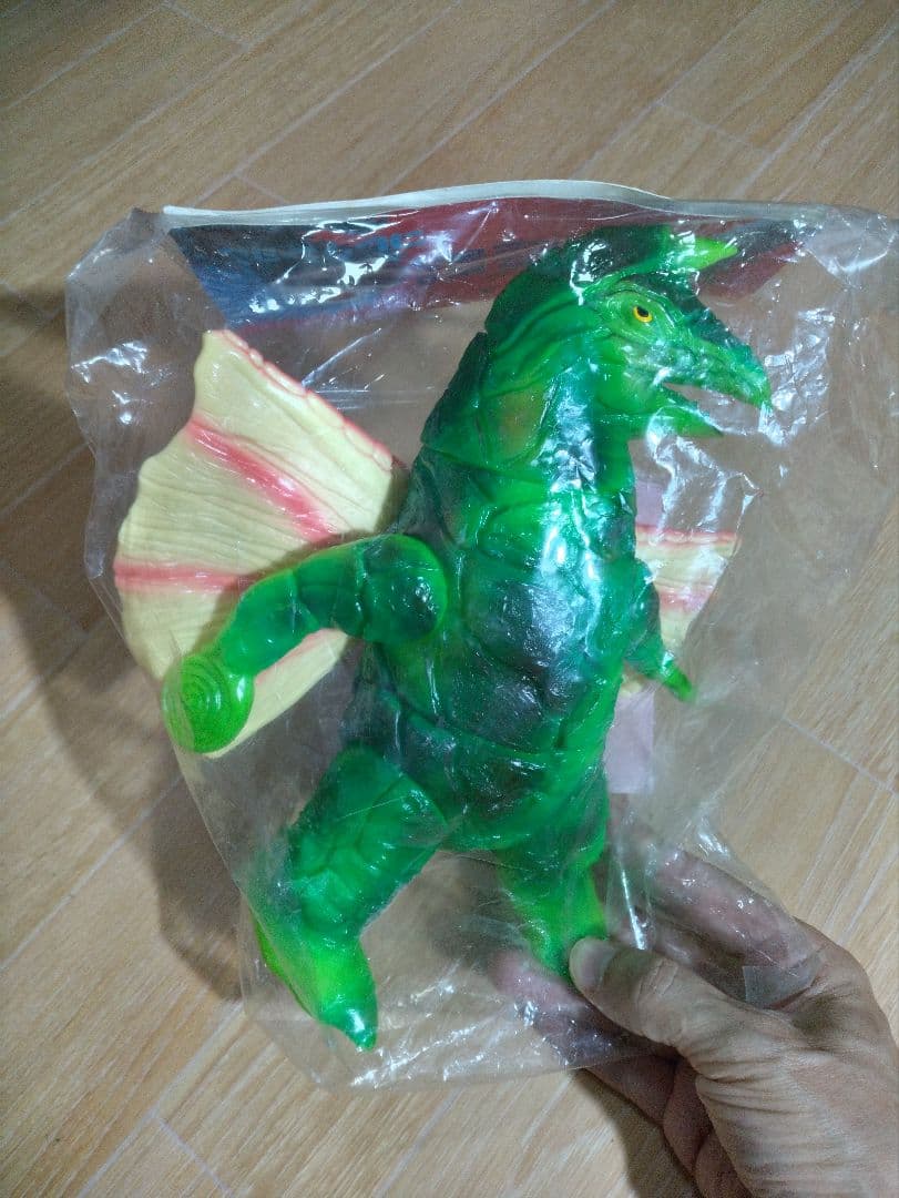 ベアモデル　ドラコ　黄緑色成型　怪獣コレクション ソフビ 円谷プロ