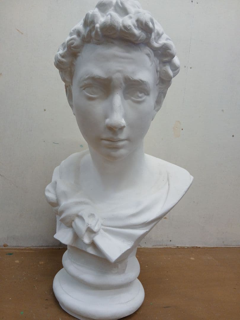 ジョルジョ首像。高さ６０cm