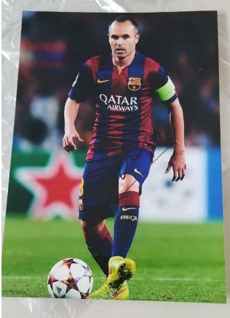 アンドレス・イニエスタ、直筆サイン入り、フォトグラフ、本人直筆証明写真あり。