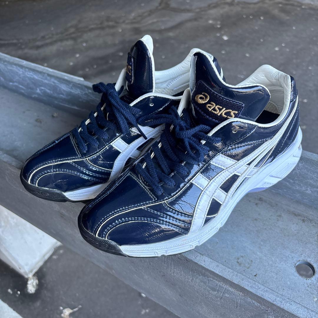 ス*ク様 最終値下げ　美品オーダーアシックス　トレーニングシューズ　25.5セン