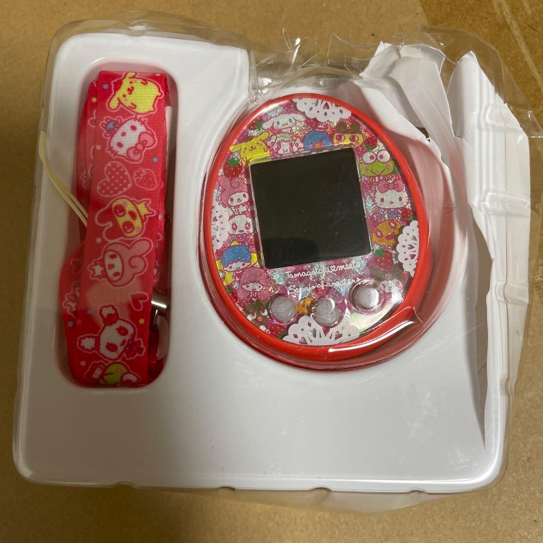 バンダイ たまごっち サンリオキャラクター 赤