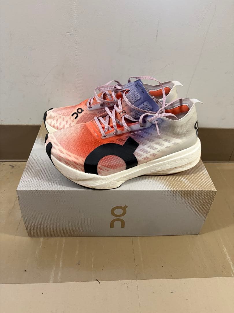 スパイク・シューズ On Cloudboom Strike 23.5cm