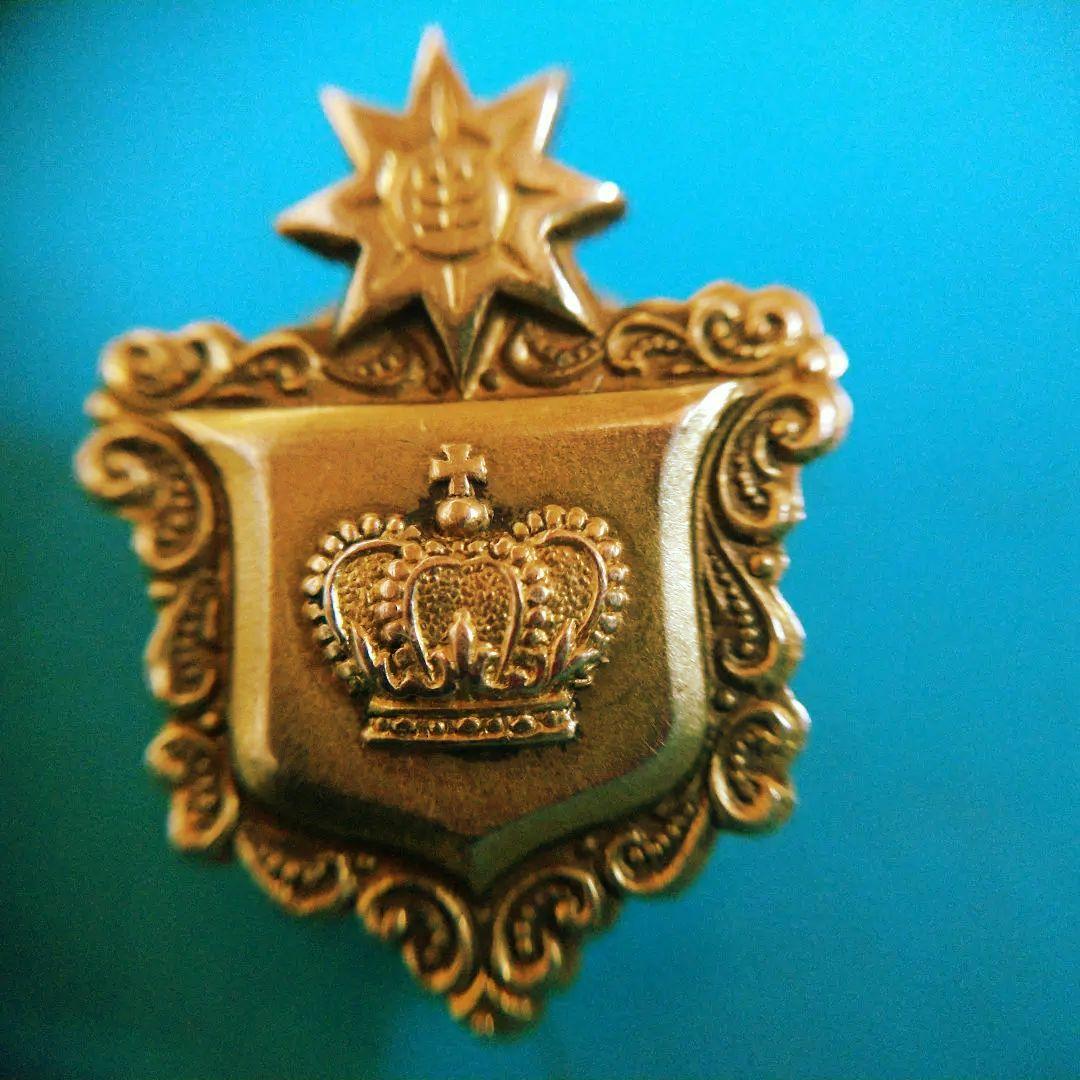 王冠と星のデザイン 襟章 K18 バッチ
