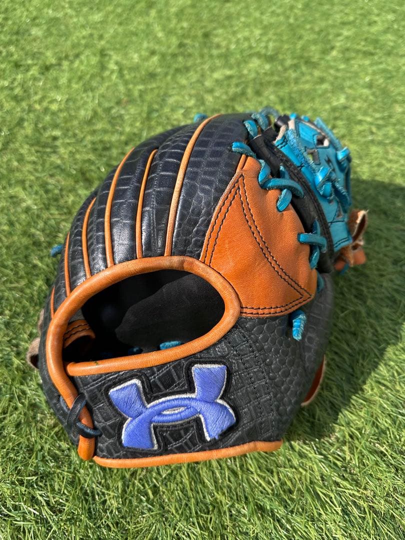 アンダーアーマー 限定グラブ　クロコダイル柄