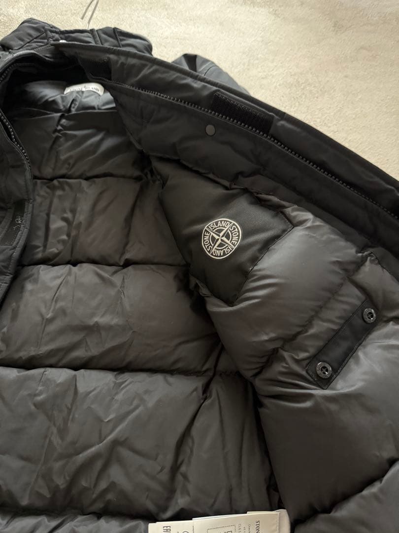 ストーンアイランドStone  ブラック ダウンジャケット　Lサイズ