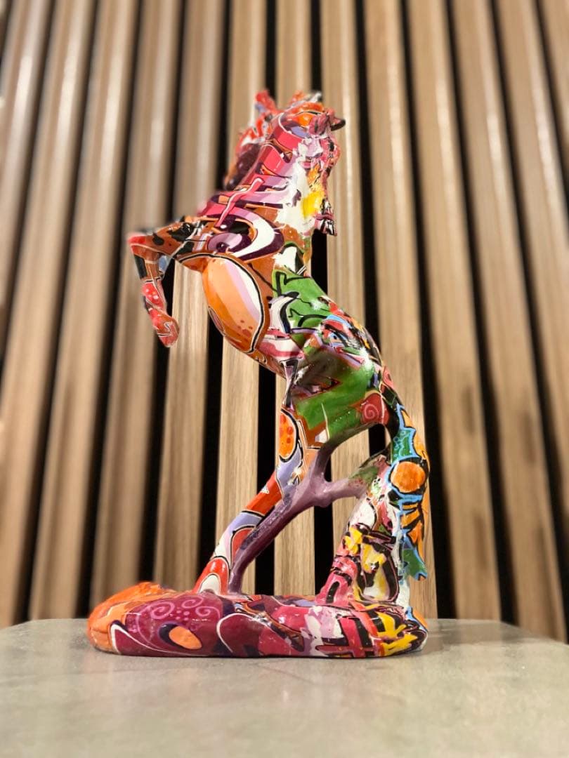 ストリートアート風馬の立体オブジェ カラフル