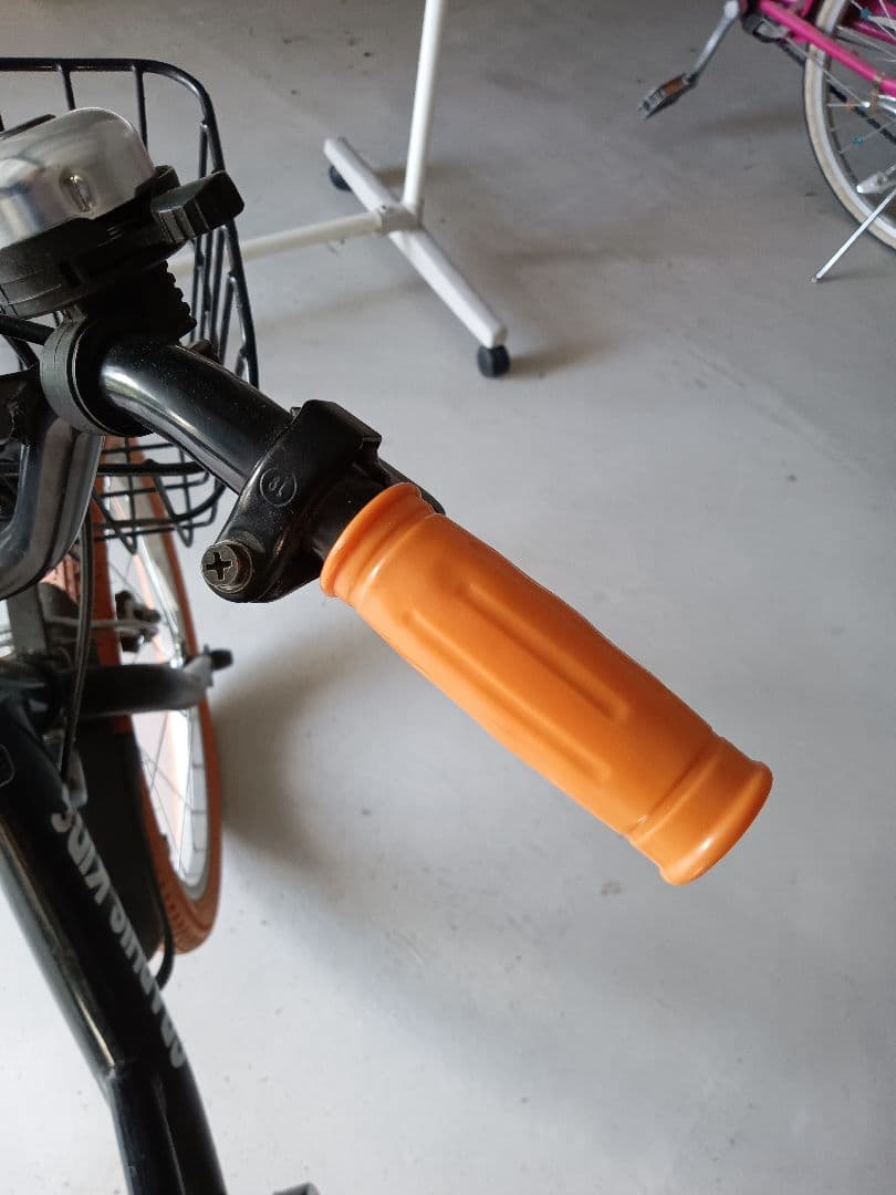 18インチ　男の子　GRAPHIS キッズ自転車 黒/オレンジ/黄色