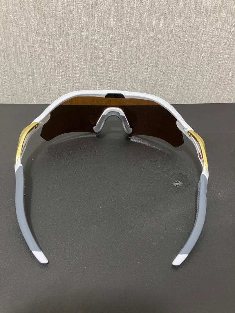 Oakley スポーツサングラス ホワイト/ゴールド