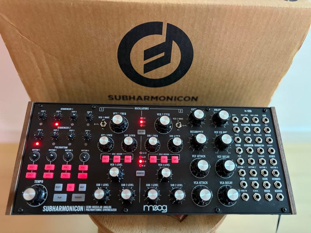 moog subharmonicon サブハーモニコン