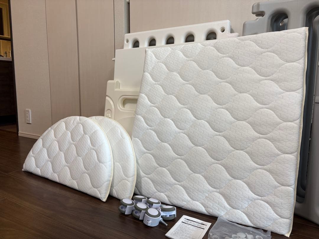 11月末まで緊急値下げ！！enne 多機能ベビーベッド ・サークルマット付き