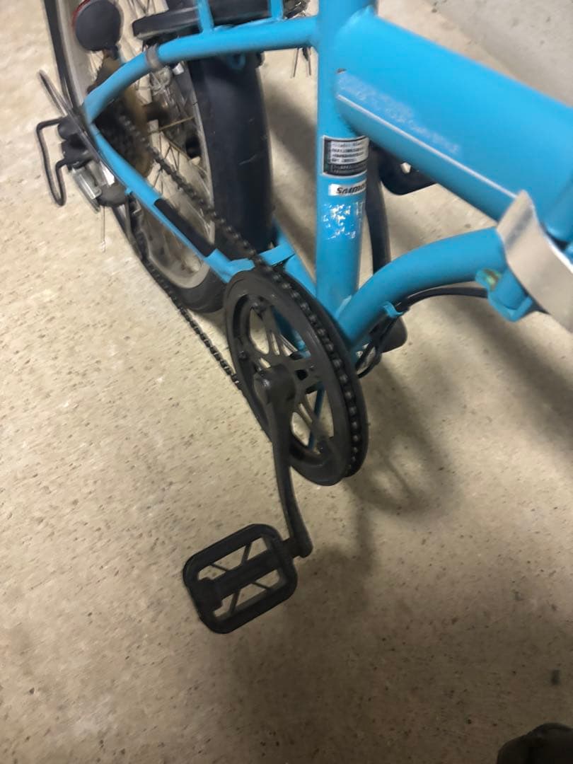 青い折りたたみ自転車 前バスケット付き