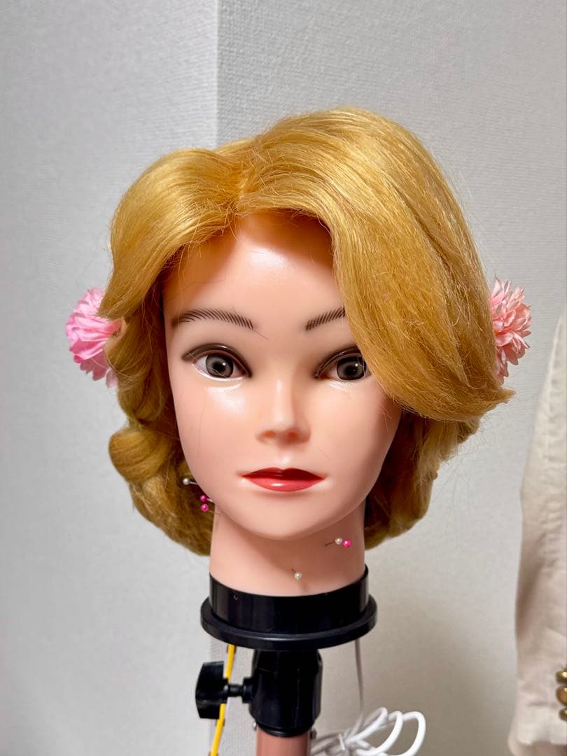 年末限定値下げ！ラプンツェル風ウィッグ/軽量・950g/光るウィッグ