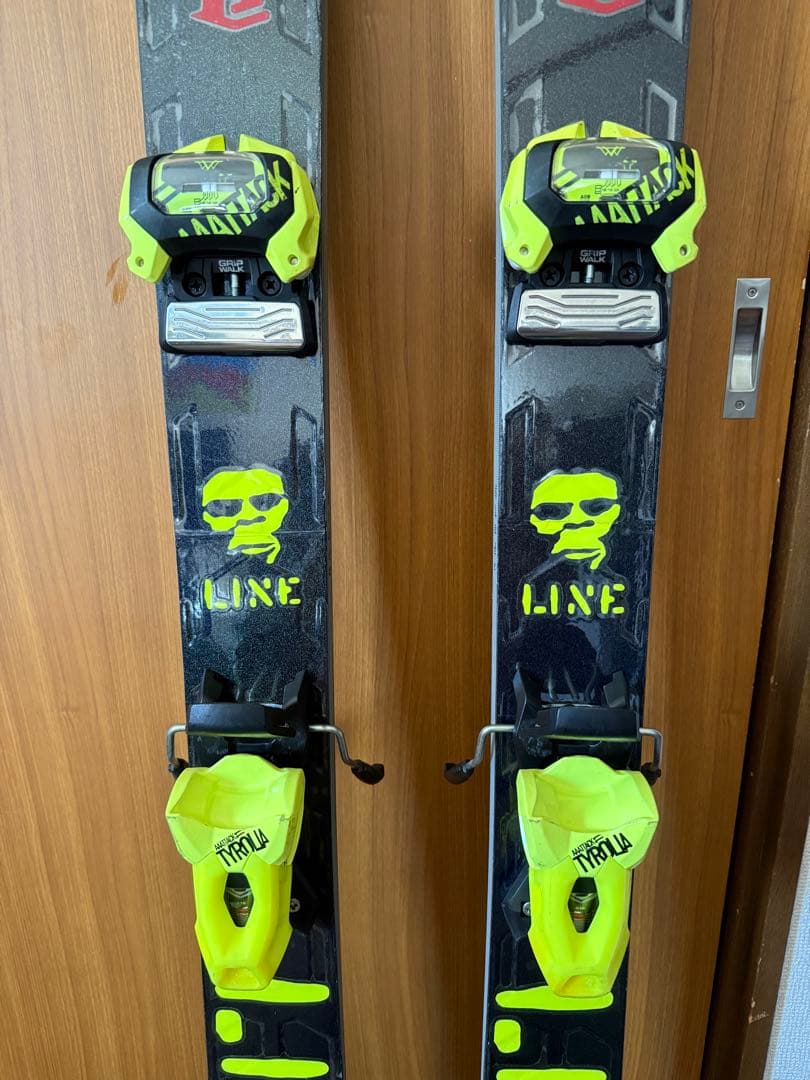 LINE BLADE W ２０−２１モデル 160cm中古 トップシートカスタム