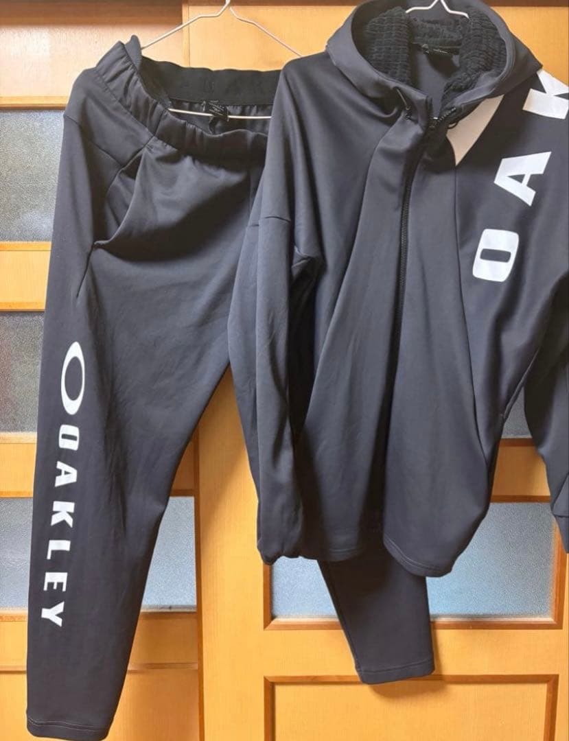OAKLEY ブラックジャージ上下セット
