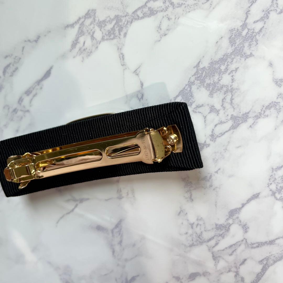 フェラガモ バレッタ　ブラック × ゴールド