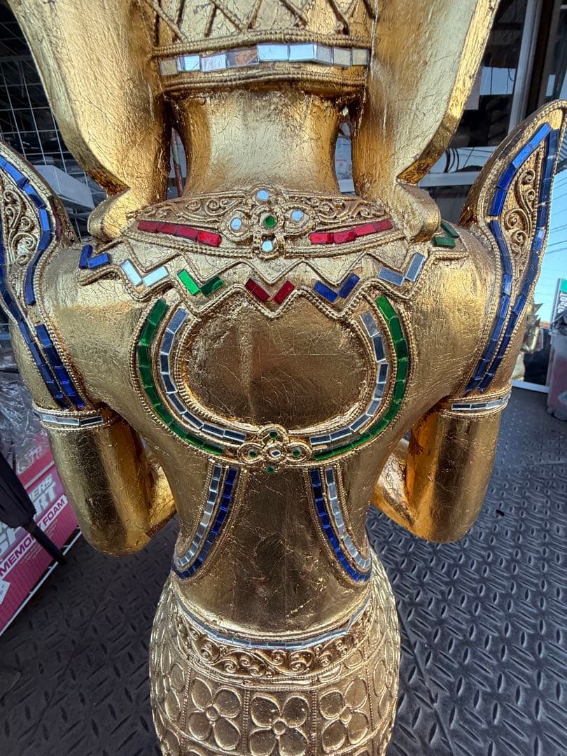 手彫りの金箔タイの天使像：レインツリー木製モザイク象嵌