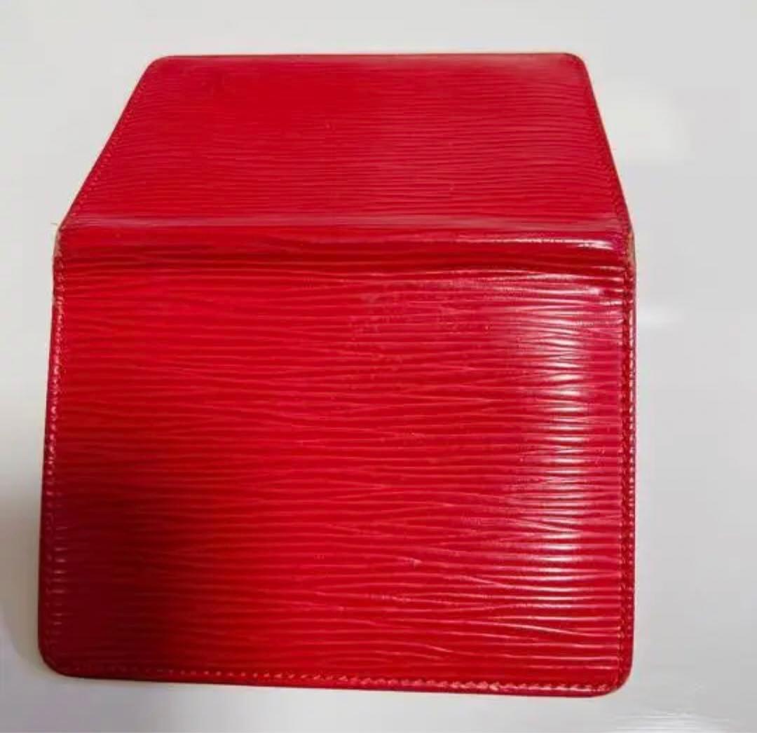 ヴィトン エピ 定期入れ