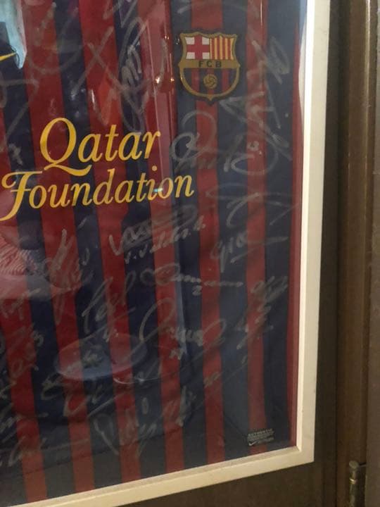 バルセロナ直筆サインユニホーム額入り