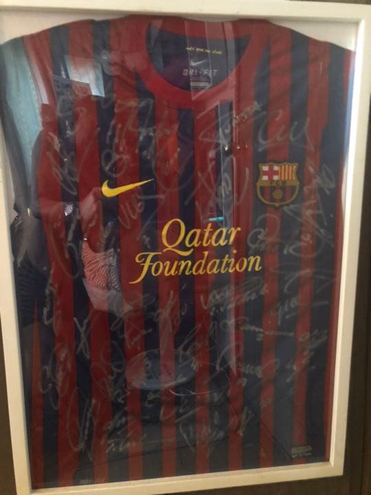 バルセロナ直筆サインユニホーム額入り