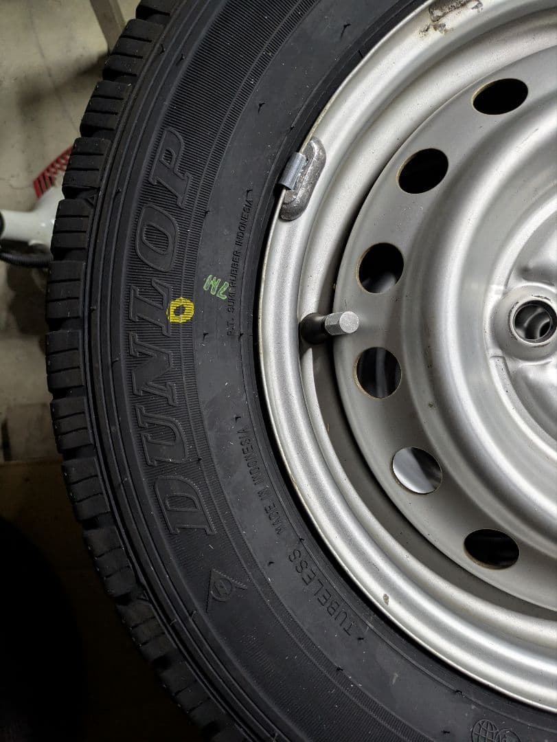 軽トラック新品普通タイヤ25年製ダンロップ12インチ タイヤ・ホイール4本セット
