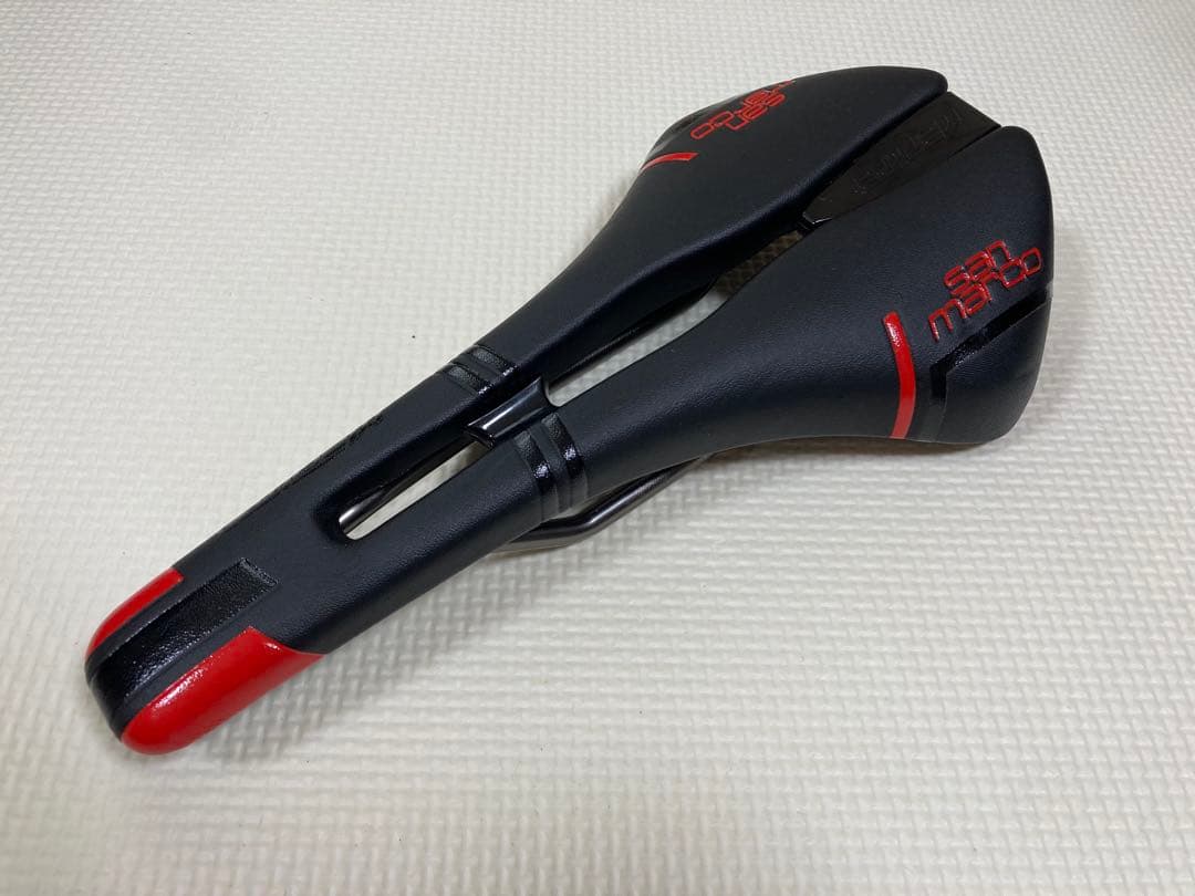 サンマルコ マントラ レーシングWIDE Fレッド サドル