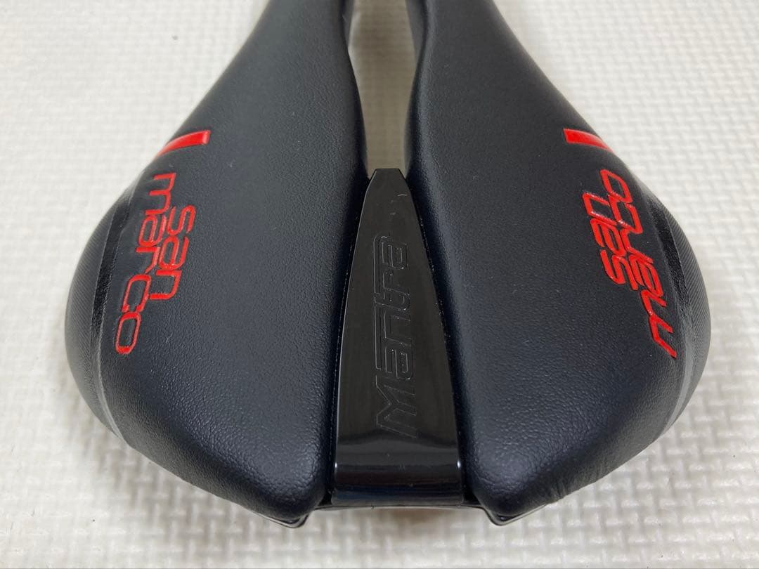 サンマルコ マントラ レーシングWIDE Fレッド サドル