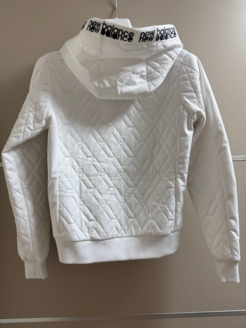 ニューバランス 中綿ジャケット白✕黒ダイヤキルティング ゴルフ2023年モデル
