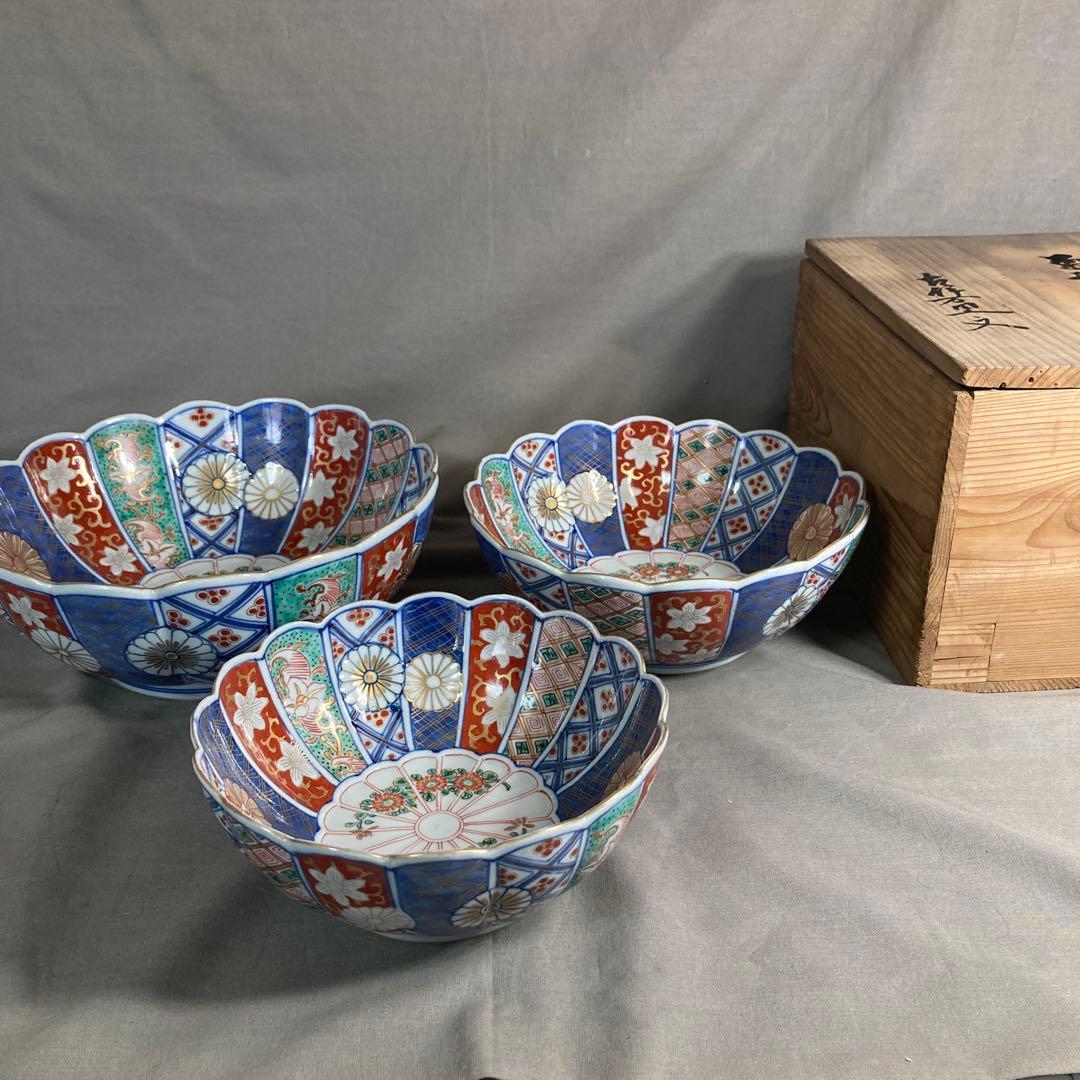 【古伊万里文】古伊万里の伝統　日本の名窯　古伊万里　染錦菊花文　三つ組菊形鉢