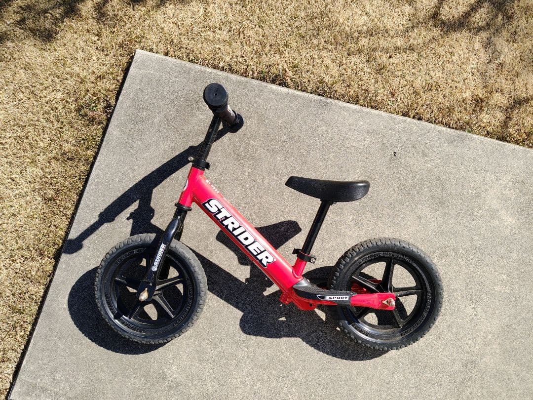 ストライダー　スポーツモデル（レッド）プロテクターつき　箱・説明書などあり