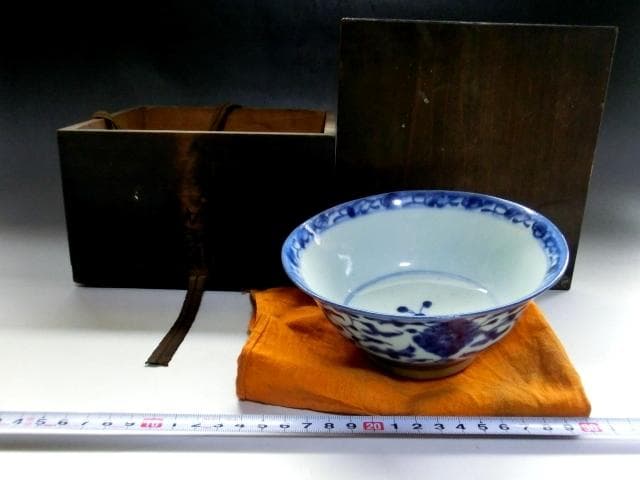 鉢■古伊万里染付花唐草碗 時代箱入り お茶道具 茶碗 青華 時代物 古箱入 骨董