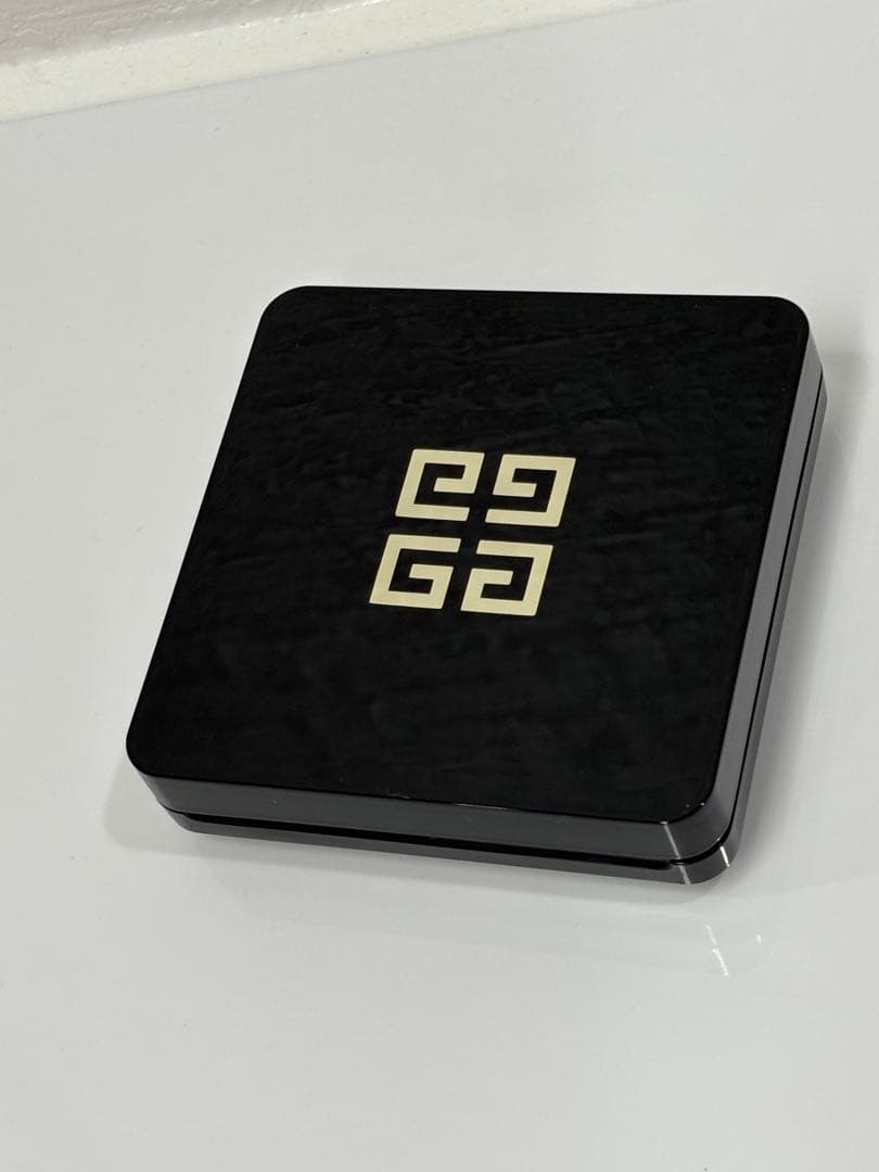 Givenchy 化粧下地 ソワンノワールＵＶコンパクト