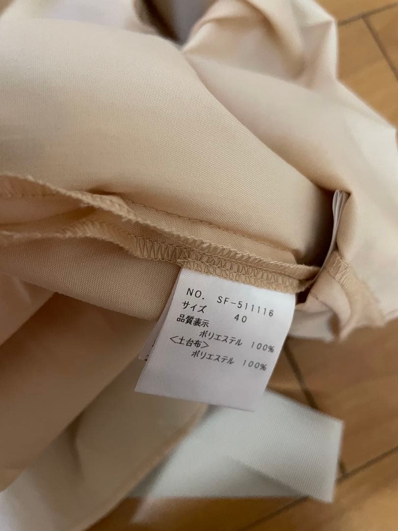 お値下げしました。ベージュ 半袖 ひざ丈ワンピース 40