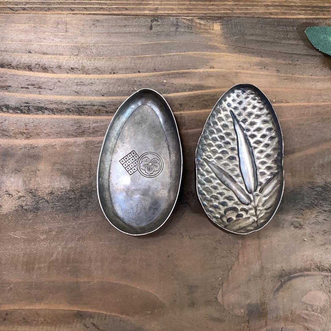 ヴィンテージ 純銀製　松竹梅　香合　小物入れ 純銀服部製 刻印有り　家紋入り