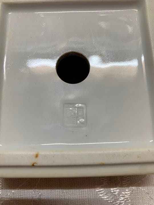 盆栽鉢　梅の絵　正方　白地　落款有り