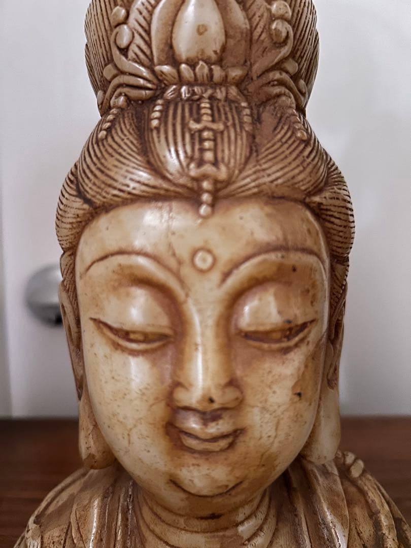 観音菩薩　玉石彫刻　置物　縁起　お守り 箱付き