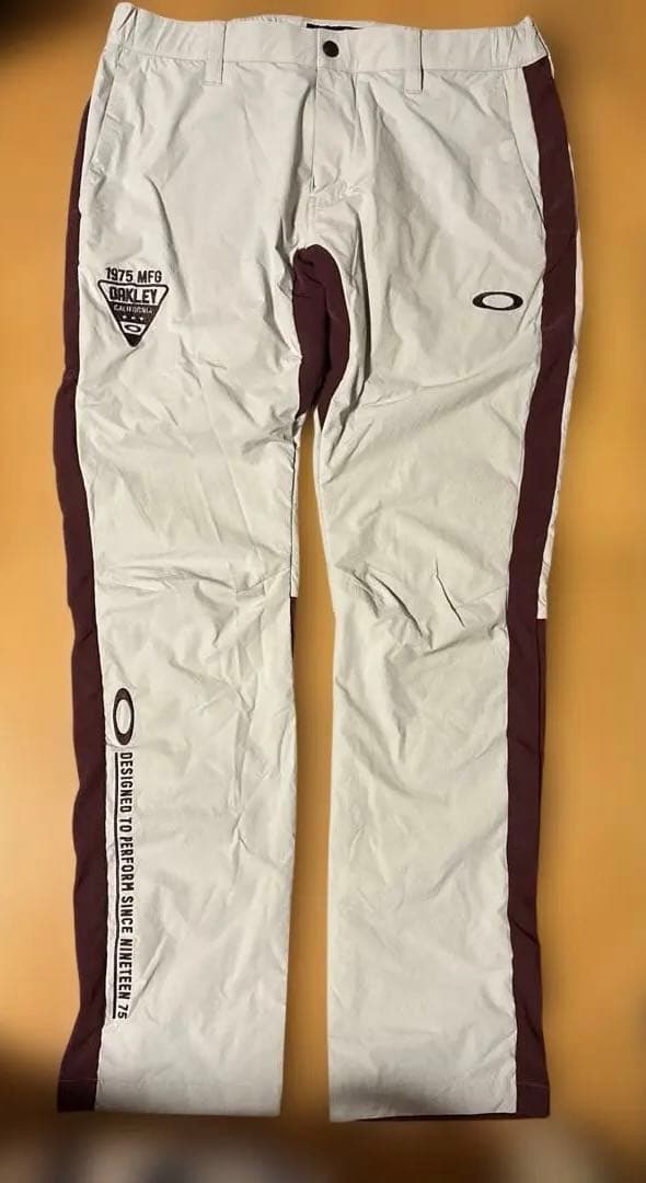 オークリー ゴルフパンツ ホワイト/バーガンディ