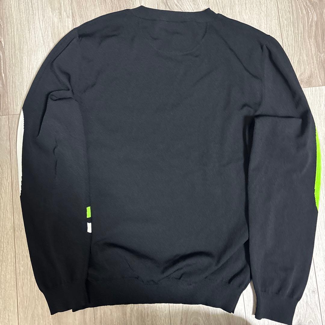 VALENTINO ブラック ネオングリーン Vロゴ