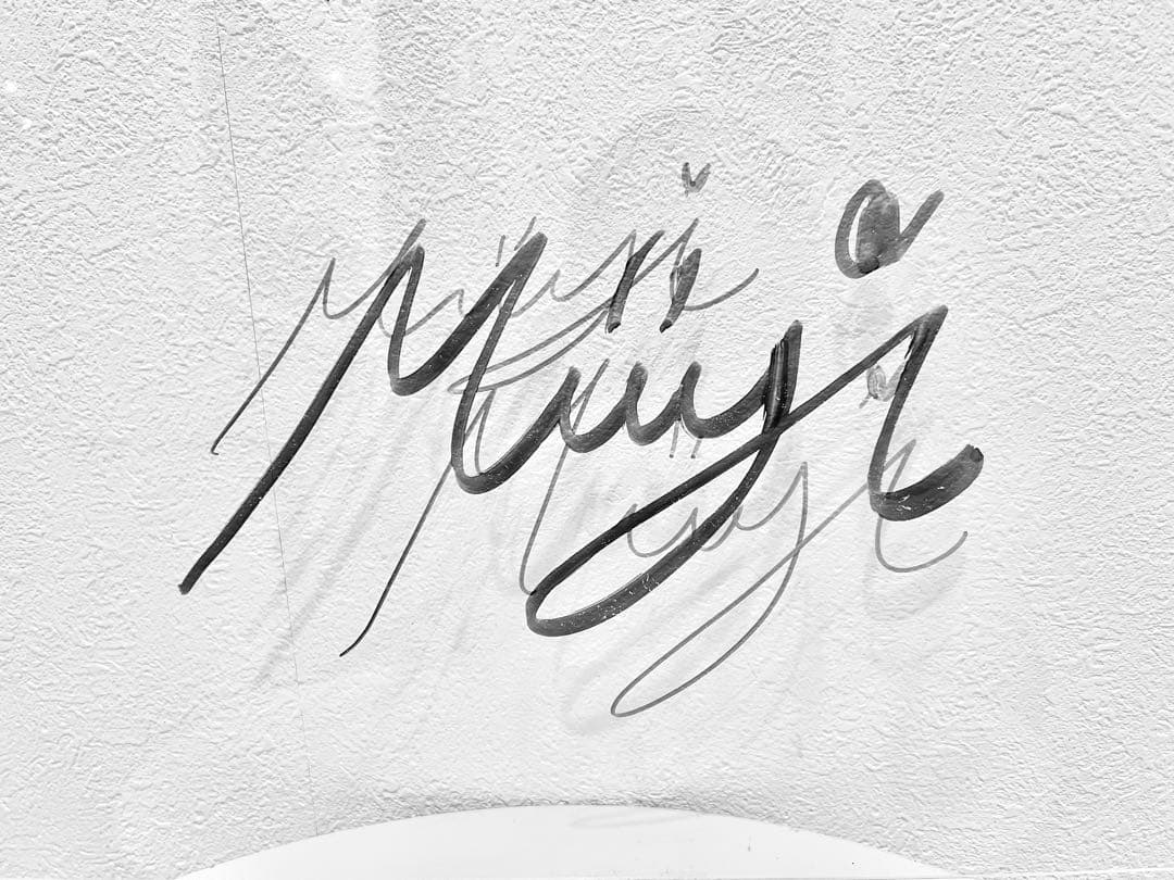 NewJeans アクリルプレート（サイン入り）