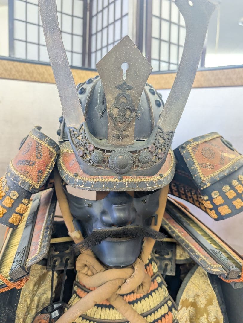 等身大 甲冑 鎧兜 鎧一式 甲冑 鎧櫃 鎧立付 面頰 赤糸大縅鎧 全高171cm